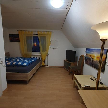 Geraeumiges Ferienhaus In Bad Salzuflen Mit Einfacher Ausstattung, Fuer Geschaeftsreisende, Gruppen Oder Familien Geeignet, 4 Schlafzimmer ภายนอก รูปภาพ