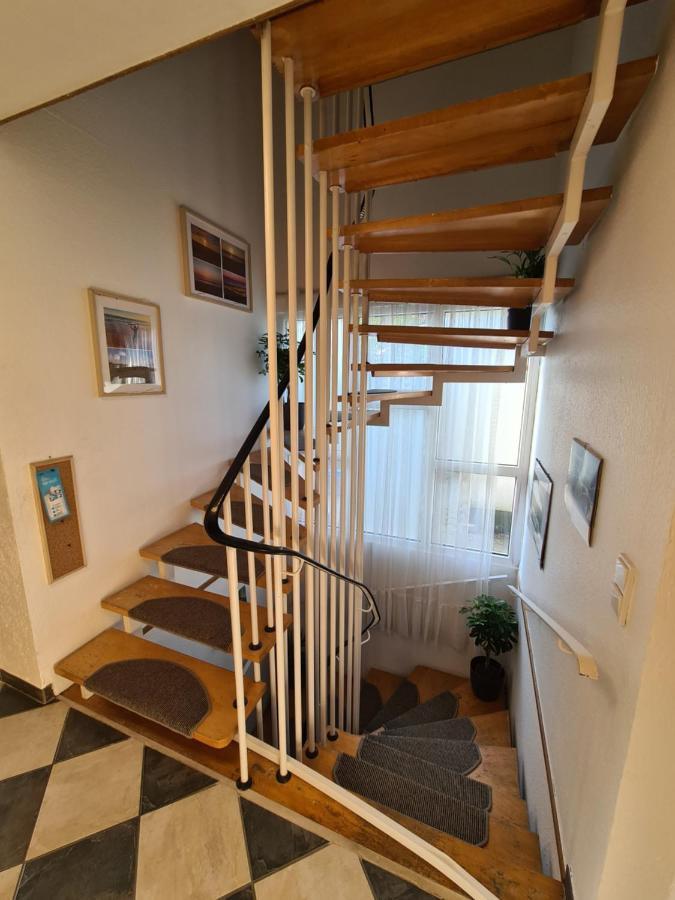 Geraeumiges Ferienhaus In Bad Salzuflen Mit Einfacher Ausstattung, Fuer Geschaeftsreisende, Gruppen Oder Familien Geeignet, 4 Schlafzimmer ภายนอก รูปภาพ