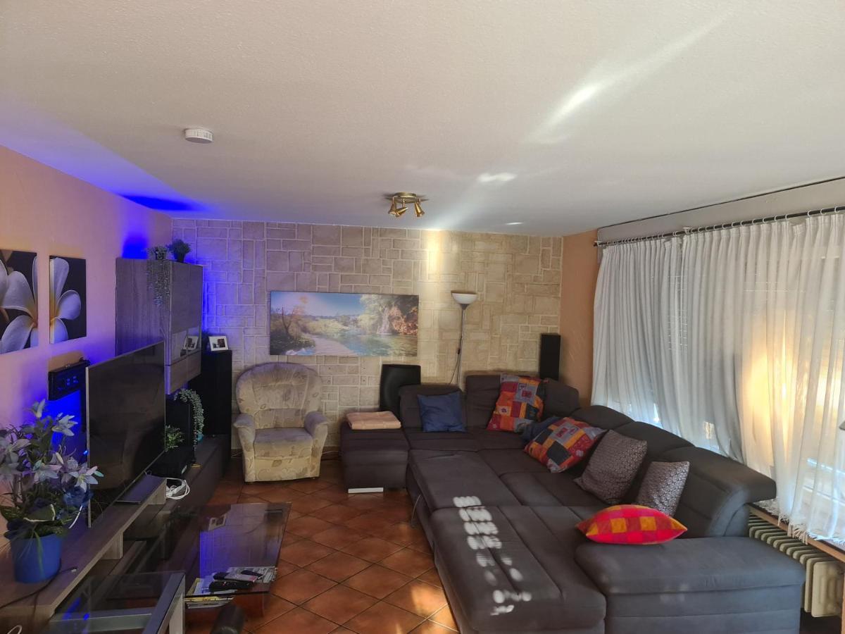 Geraeumiges Ferienhaus In Bad Salzuflen Mit Einfacher Ausstattung, Fuer Geschaeftsreisende, Gruppen Oder Familien Geeignet, 4 Schlafzimmer ภายนอก รูปภาพ
