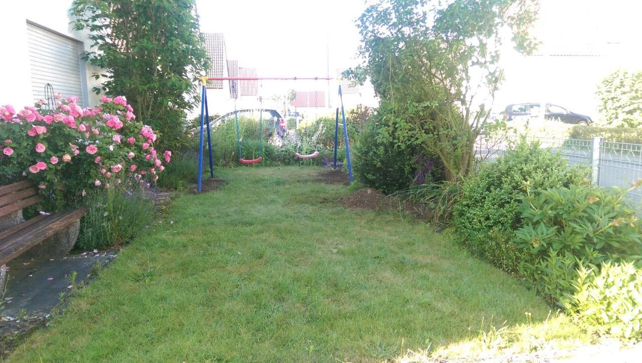 Geraeumiges Ferienhaus In Bad Salzuflen Mit Einfacher Ausstattung, Fuer Geschaeftsreisende, Gruppen Oder Familien Geeignet, 4 Schlafzimmer ภายนอก รูปภาพ
