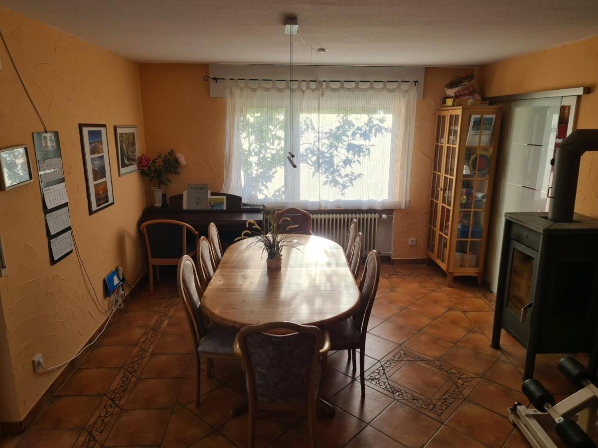 Geraeumiges Ferienhaus In Bad Salzuflen Mit Einfacher Ausstattung, Fuer Geschaeftsreisende, Gruppen Oder Familien Geeignet, 4 Schlafzimmer ภายนอก รูปภาพ