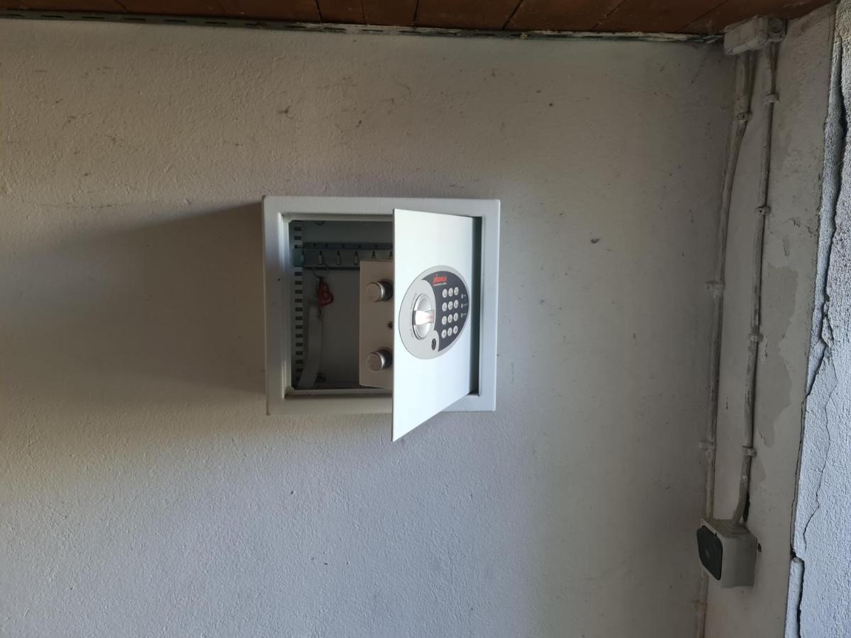 Geraeumiges Ferienhaus In Bad Salzuflen Mit Einfacher Ausstattung, Fuer Geschaeftsreisende, Gruppen Oder Familien Geeignet, 4 Schlafzimmer ภายนอก รูปภาพ