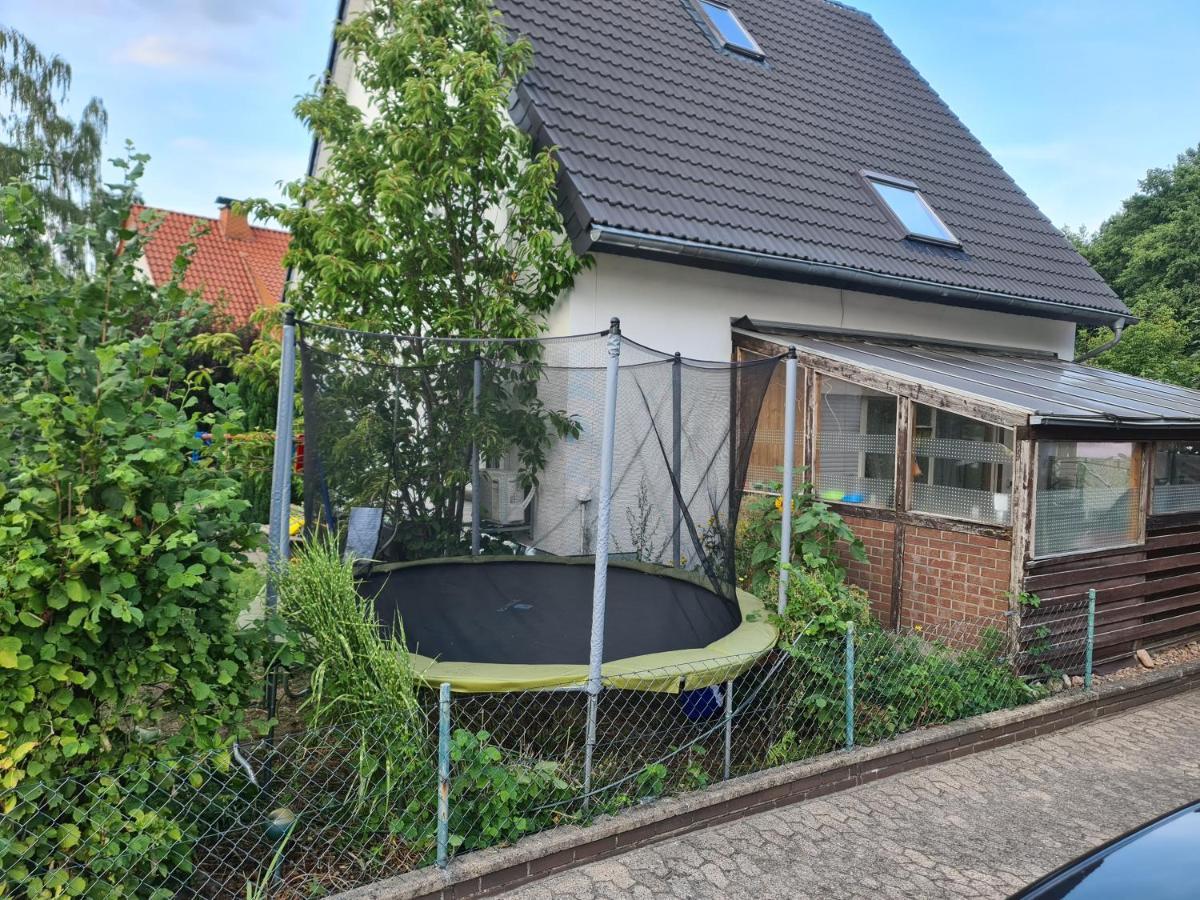 Geraeumiges Ferienhaus In Bad Salzuflen Mit Einfacher Ausstattung, Fuer Geschaeftsreisende, Gruppen Oder Familien Geeignet, 4 Schlafzimmer ภายนอก รูปภาพ