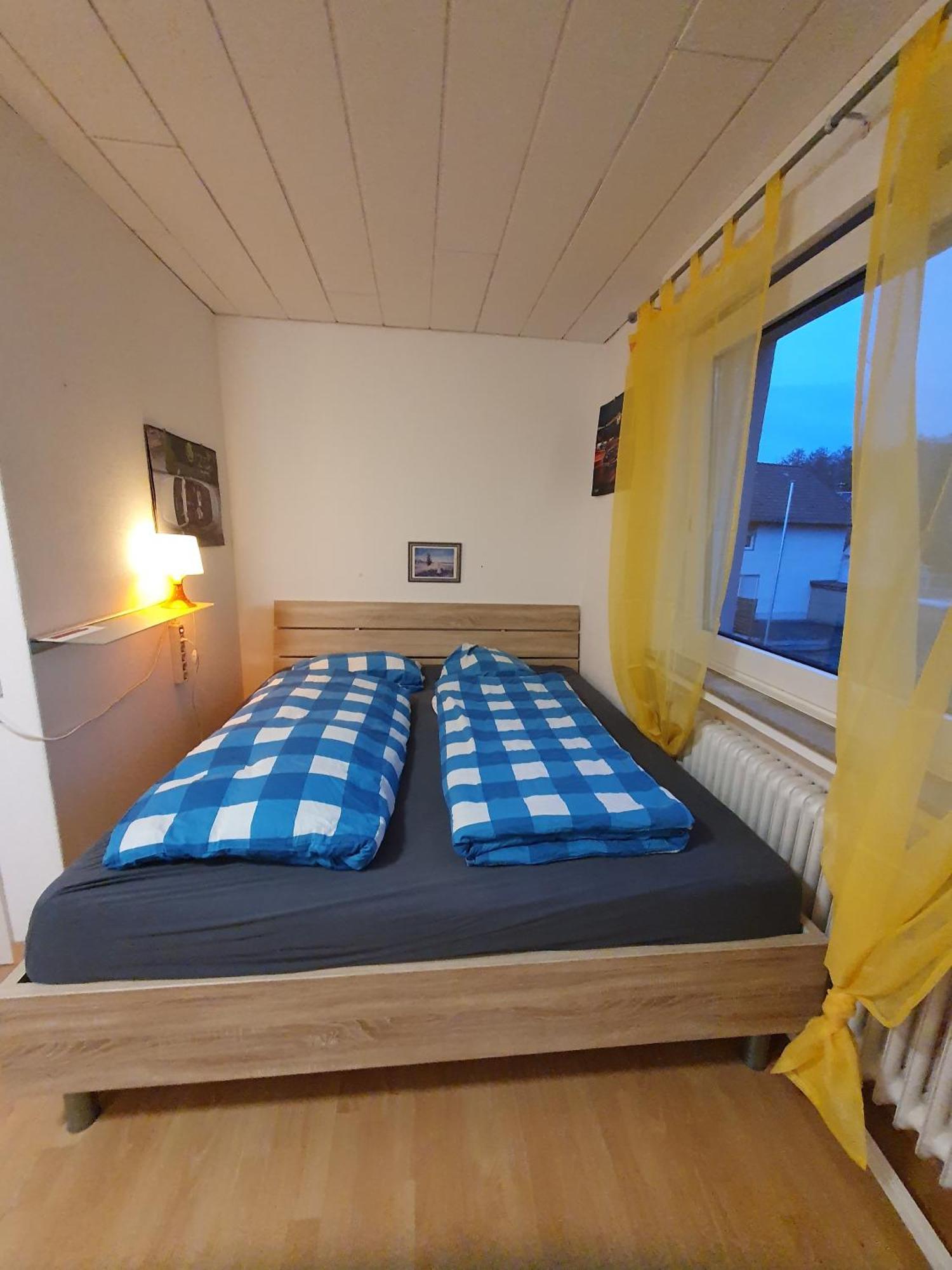 Geraeumiges Ferienhaus In Bad Salzuflen Mit Einfacher Ausstattung, Fuer Geschaeftsreisende, Gruppen Oder Familien Geeignet, 4 Schlafzimmer ภายนอก รูปภาพ