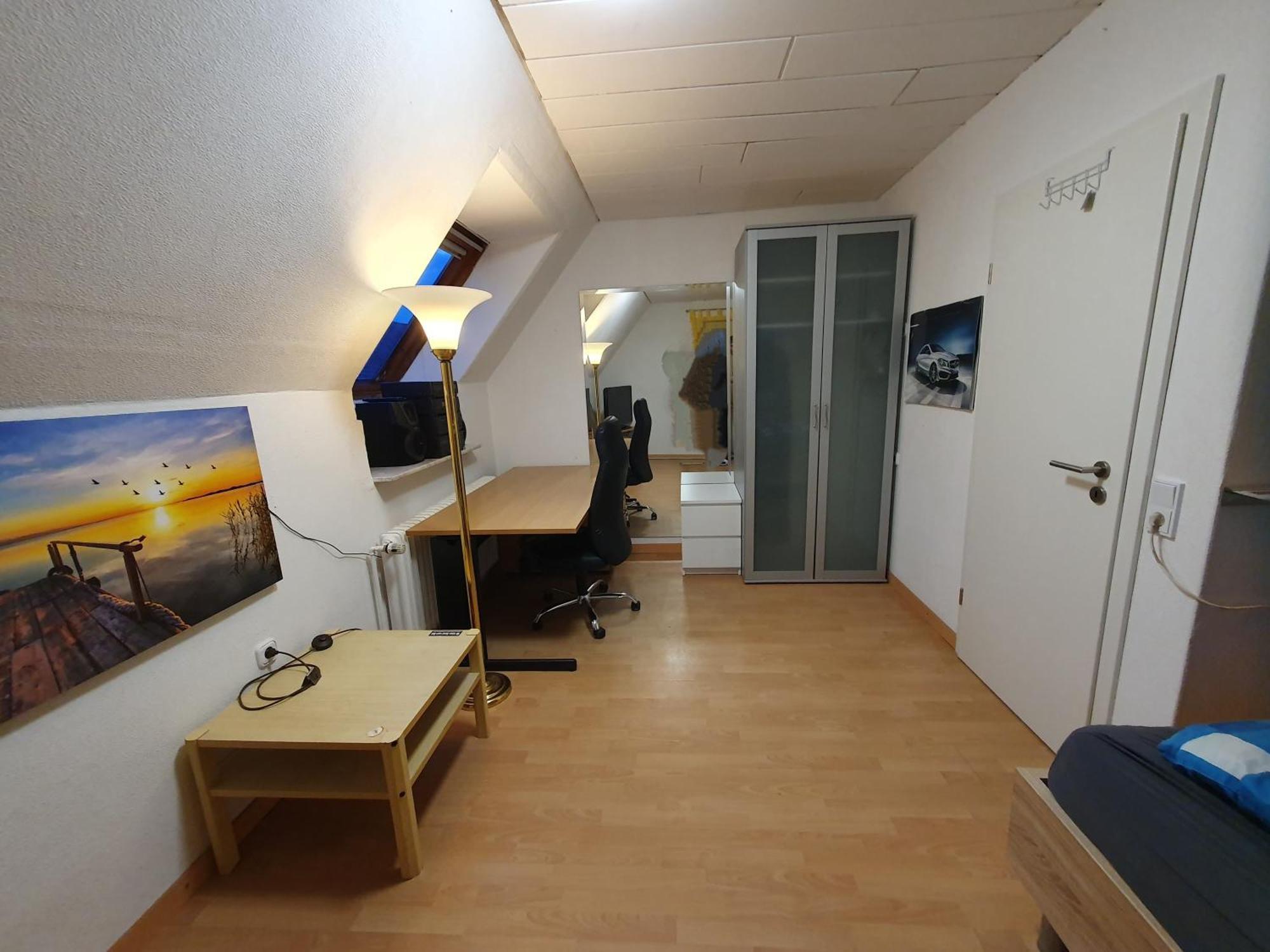 Geraeumiges Ferienhaus In Bad Salzuflen Mit Einfacher Ausstattung, Fuer Geschaeftsreisende, Gruppen Oder Familien Geeignet, 4 Schlafzimmer ภายนอก รูปภาพ